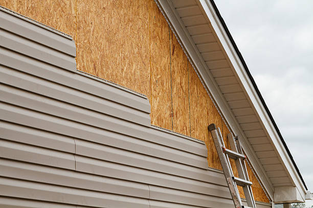Professional Vinyl Siding technician working in Lawrence Township, NJ